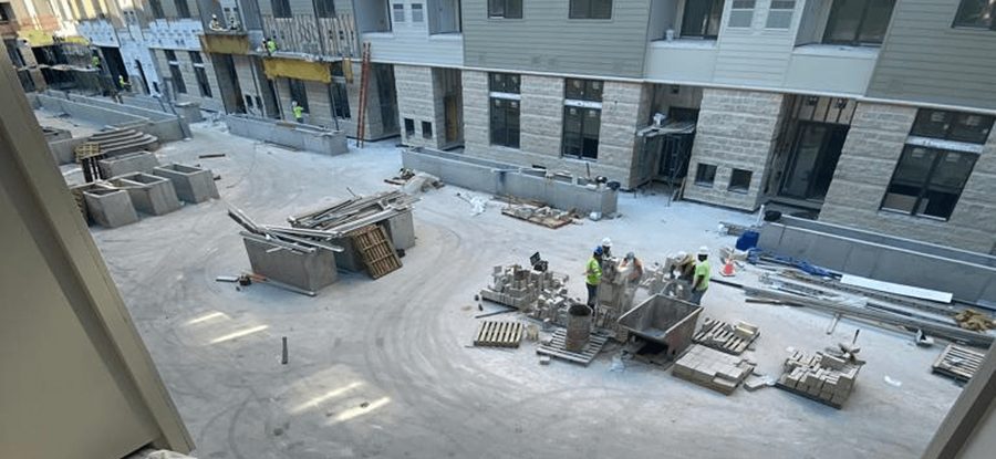 Vista aérea de una comunidad de townhomes en construcción